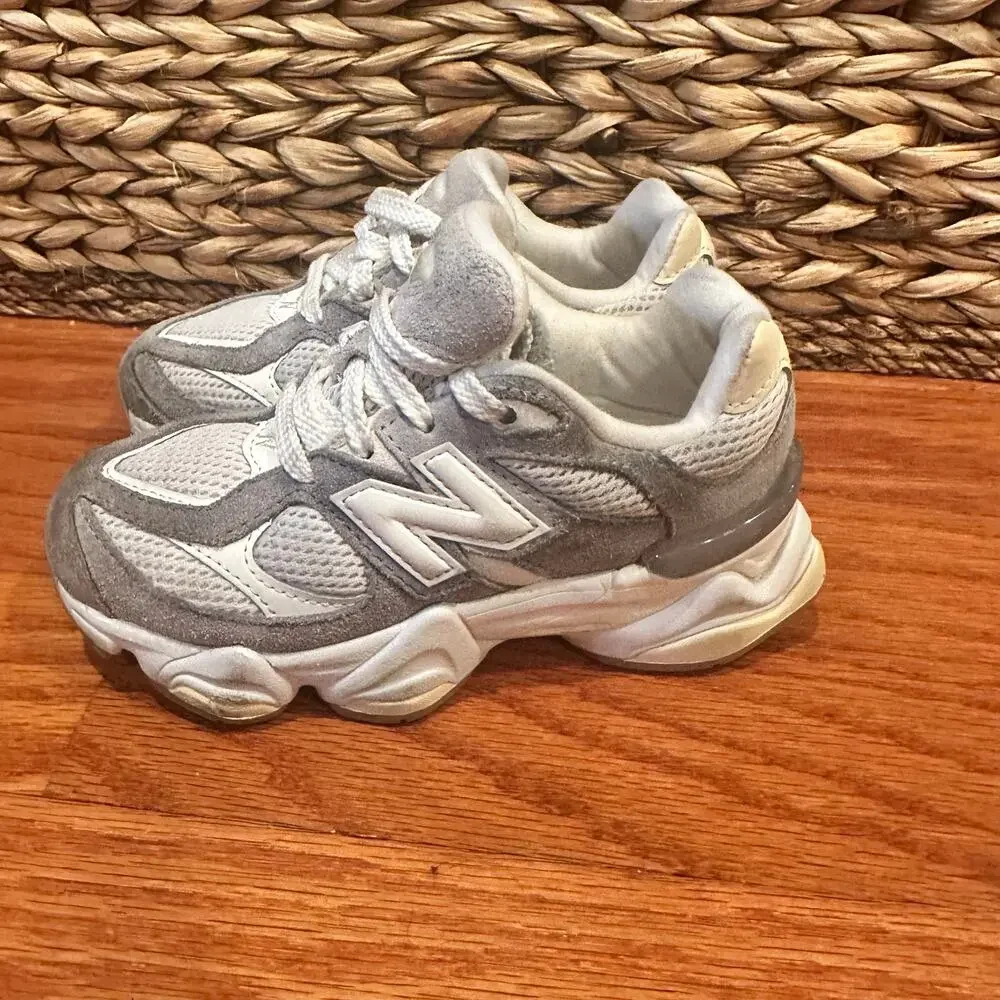 New Balance Sneakers sz 12.5 little kids New Balance 9060